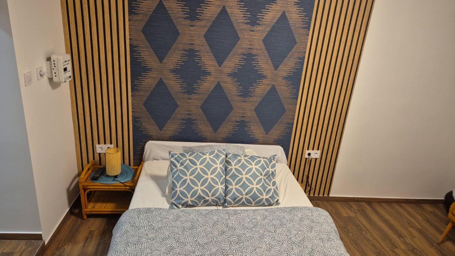 2 Rooms Retro Guesthouse In A Silent Garden Вечеш Экстерьер фото