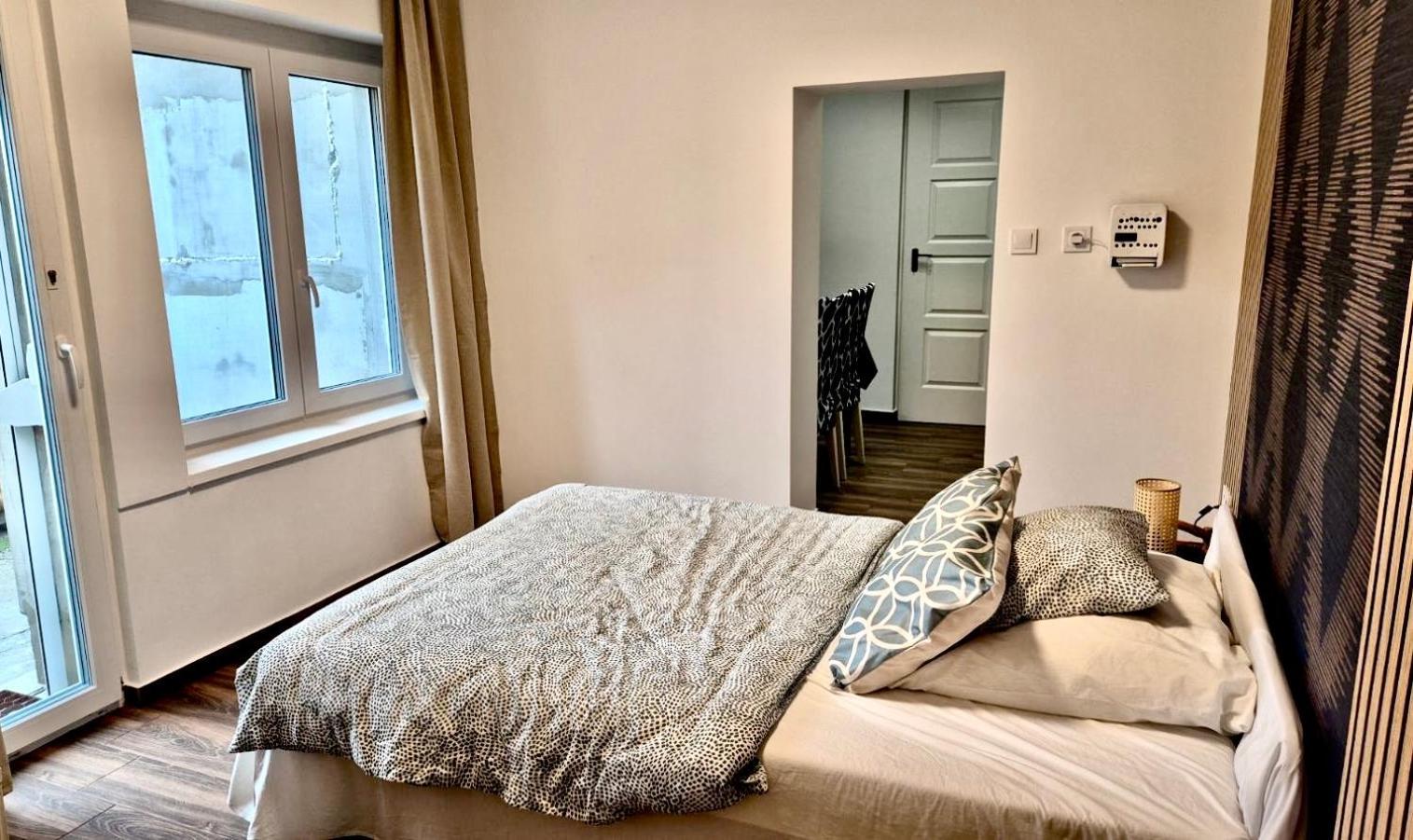 2 Rooms Retro Guesthouse In A Silent Garden Вечеш Экстерьер фото